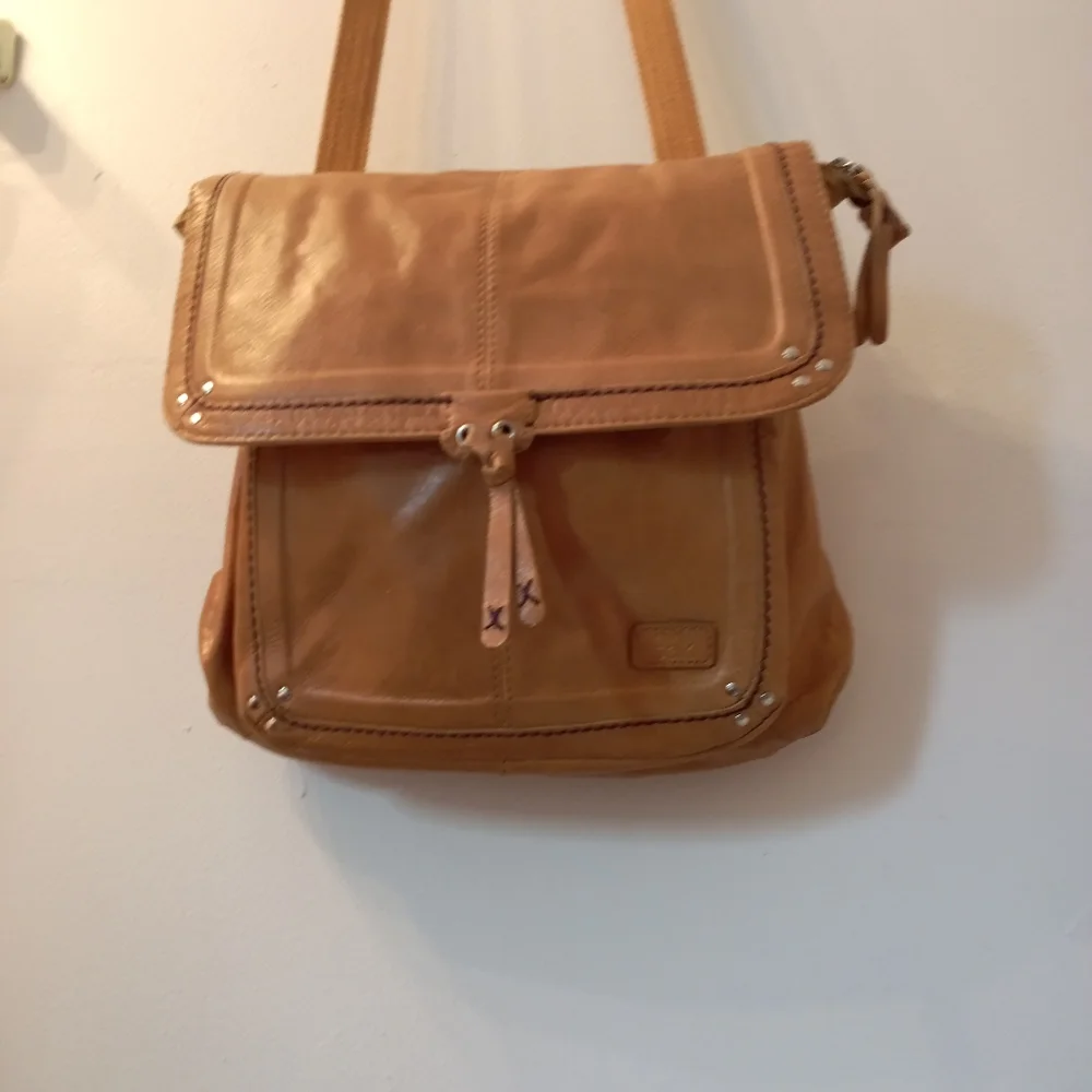 Leather Crossbody Bag in Tan - Stylish Everyday Carry